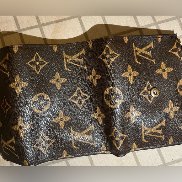 LV Monogram coin compact wallet - Picture 2 of 5